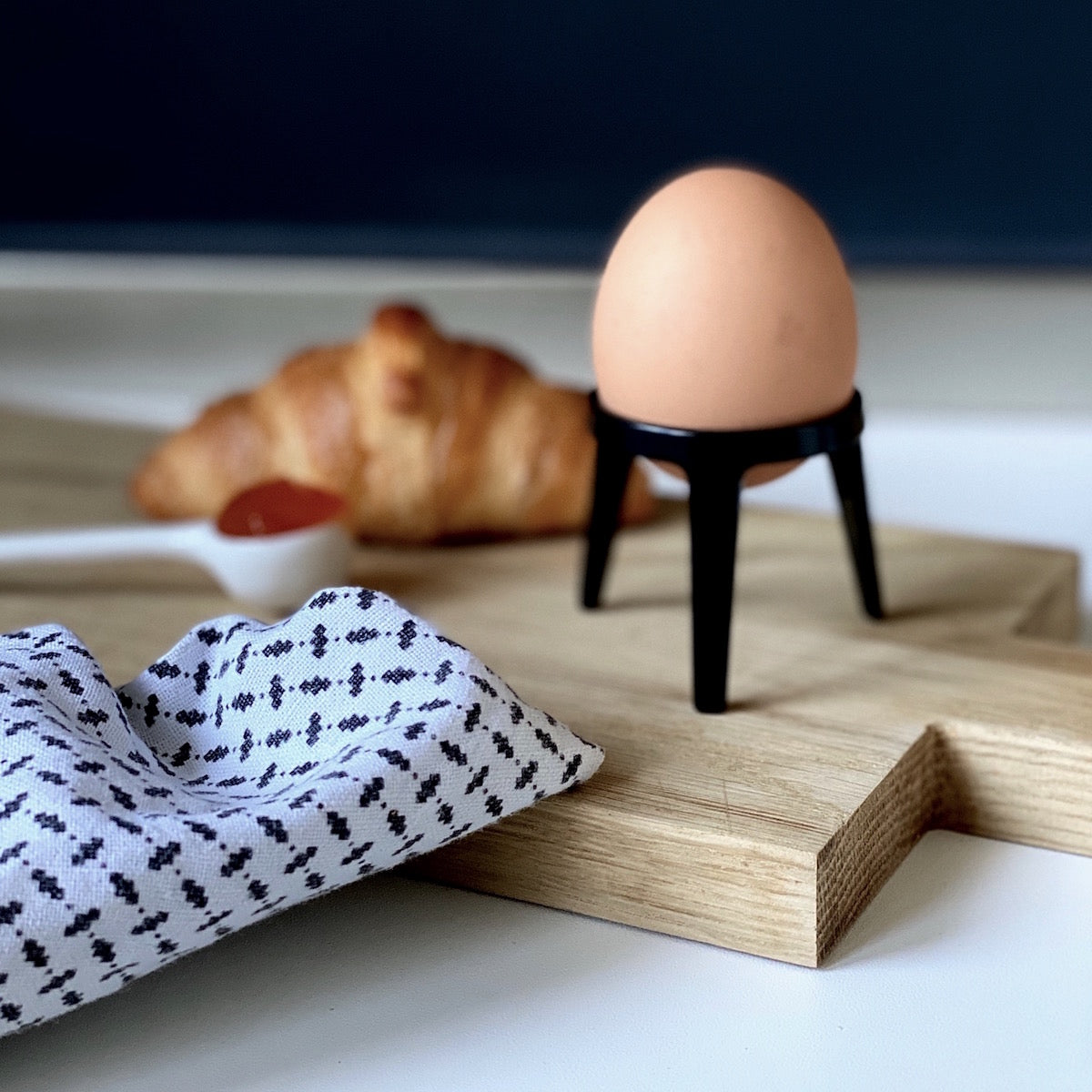 Zwei schlichte Eierbecher ohne großen Firlefanz.