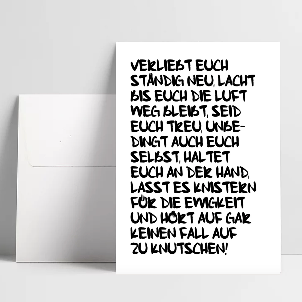 Glücklich sein und es auch bleiben! Glückwunschkarte zur Hochzeit oder für Verliebte! Mit Blanko Innenseiten, Rückseite mit dezentem Aufdruck.
Maße: DIN A6 / inkl. Umschlag