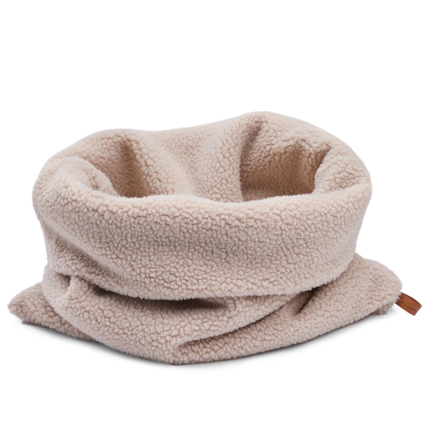 Theo's happy place! Ein Produkt mit viele Möglichkeiten - Hundebett, Kuschelhöhle, Liegeplatz und Decke in einem. Theo liebt seinen kuscheligen Begleiter und schläft immer darin und darf. Egal ob zu Hause oder unterwegs. Designed und handgefertigt in Hamburg.