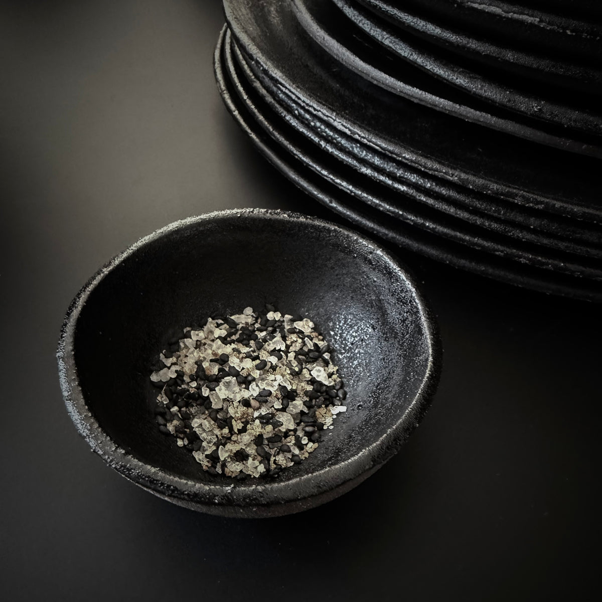Schwarzes Keramik Schälchen für Gewürze