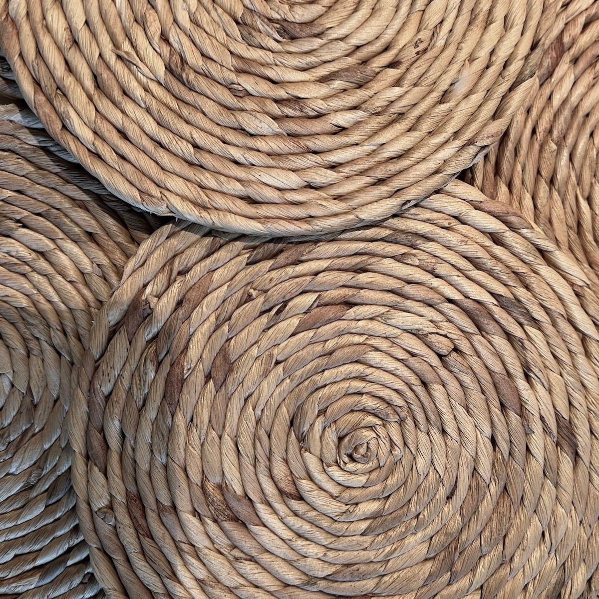 Hochwertiges Set in Schwarz oder Natur von Serax.