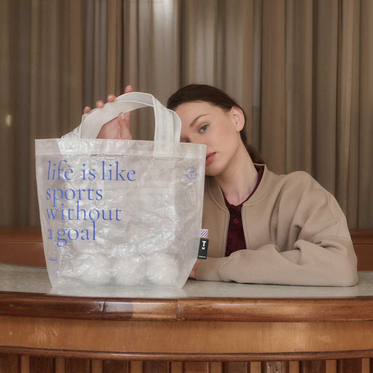 Bedruckt mit motivierendem Schriftzug ist die Tasche von Tinne & Mia sehr vielseitig einsetzbar. Einkäufe, Sport, Reise.... In der Innenseite befinden sich 3 Fächer, eine davon mit Reisverschluss für z.B. Handy und Schlüssel