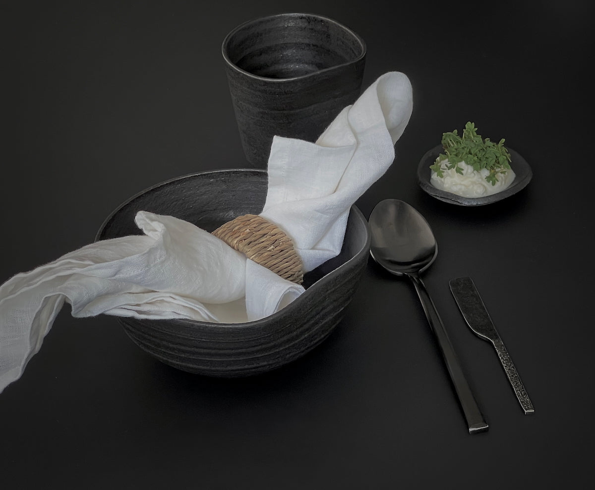 Schale aus schwarz matter Keramik für Müsli, Suppe, Salat. Handgefertigt, spülmaschinenfest