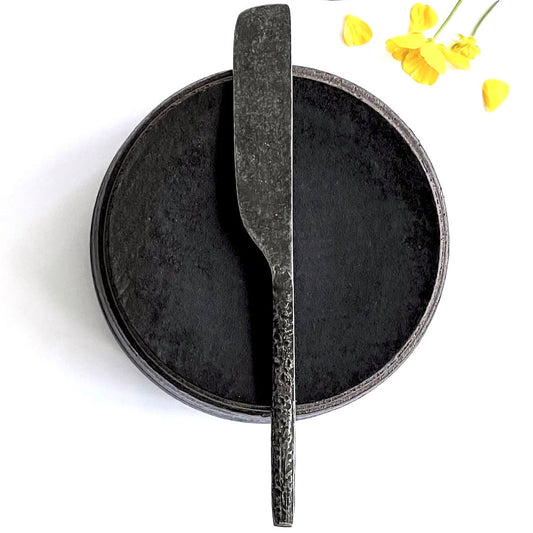 Handgefertigte Butterdose aus matter schwarzer Keramik, Ø 9,5 cm