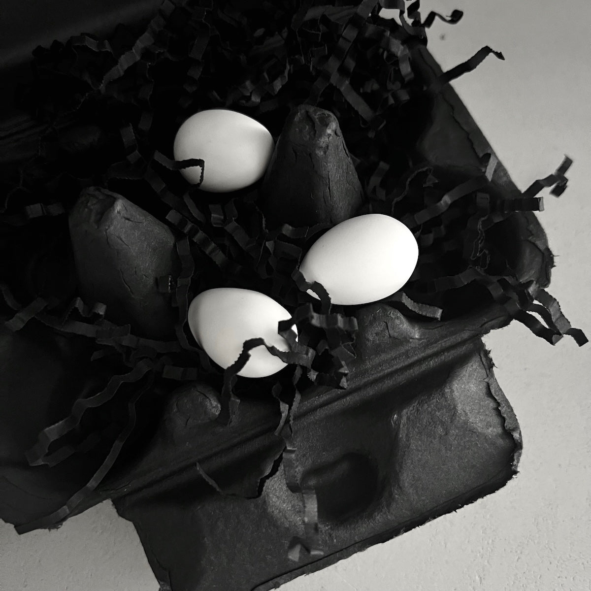 Eierschachtel mit Ostergras & Band