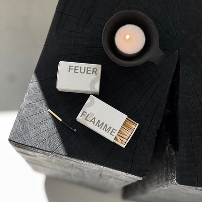 Kerzen und Streichhölzer - Feuer und Flamme von Raumgestalt