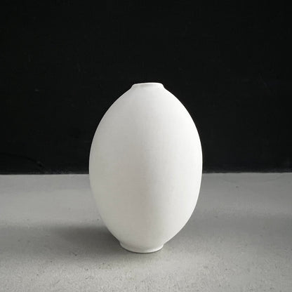Kleine Vase aus weißem Knochenporzellan