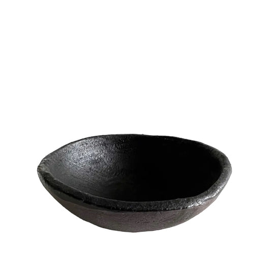 Kleines schwarzes Keramikschälchen
