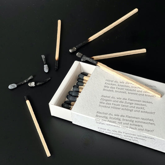 Lange Streichhölzer mit Gedicht.