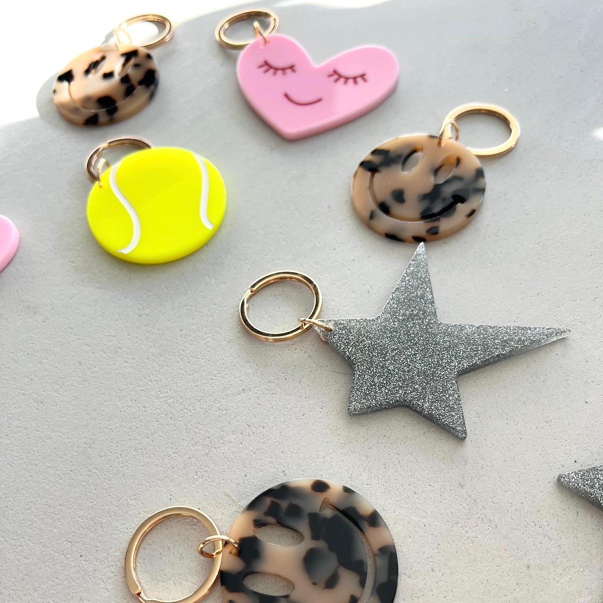 Designer Schlüsselanhänger Happy von Lou Loto als stilvoller Accessoire-Touch