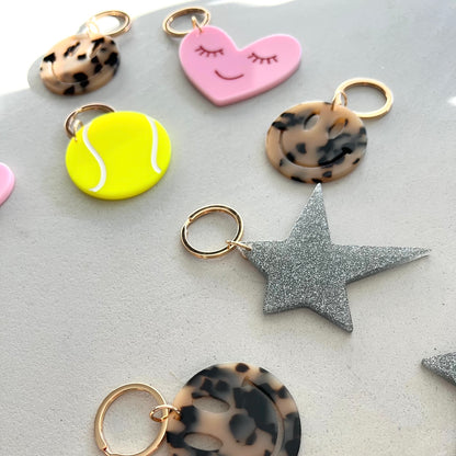 Designer Schlüsselanhänger Happy von Lou Loto als stilvoller Accessoire-Touch