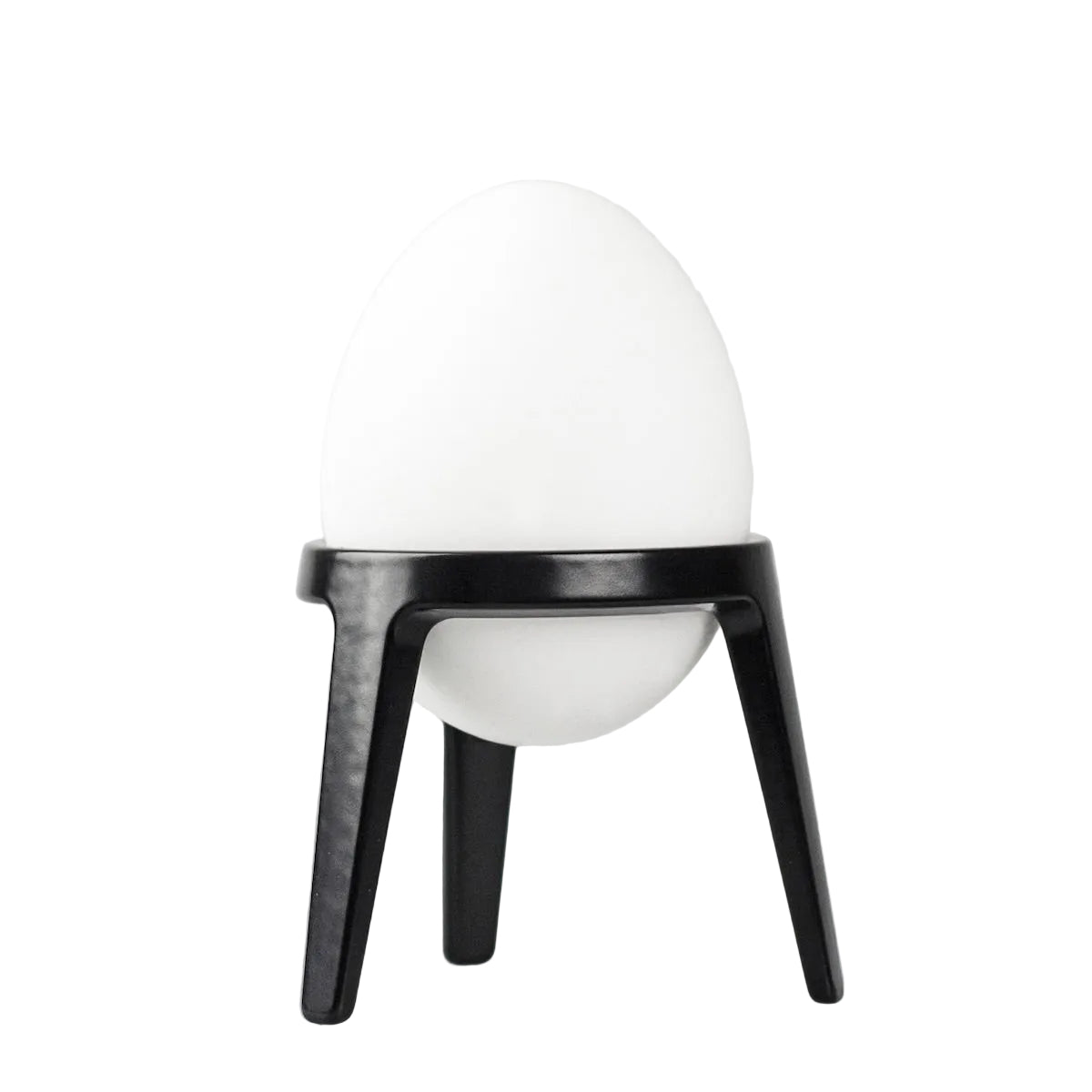 Eierbecher 'Rocket' ohne großen Firlefanz und die wohl eleganteste Art dein Frühstücksei zu genießen. Hergestellt aus Metall, bruchsicher, stapelbar und spülmaschinenfest. Darin findet dein Frühstücksei den richtigen Halt von Sebastian Frank Design.

Maße: 5,8 x 5,8cm

Material: Metall, pulverbeschichtet

Pflege: Spülmaschinenfest