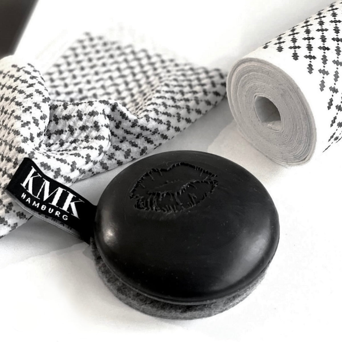 Schwarze Seife Terra Fiori von Kiss my Kitchen