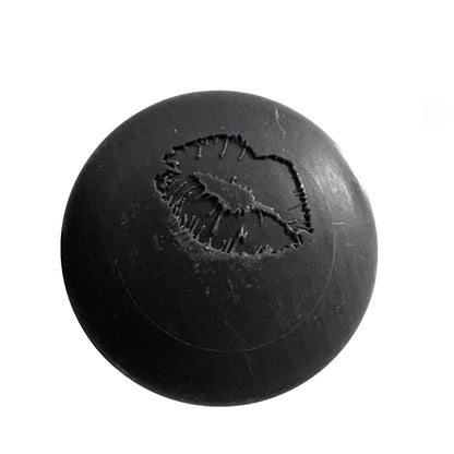 Schwarze Seife von Kiss my Kitchen