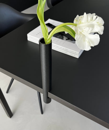 Vase Clem in schwarz von purStahl